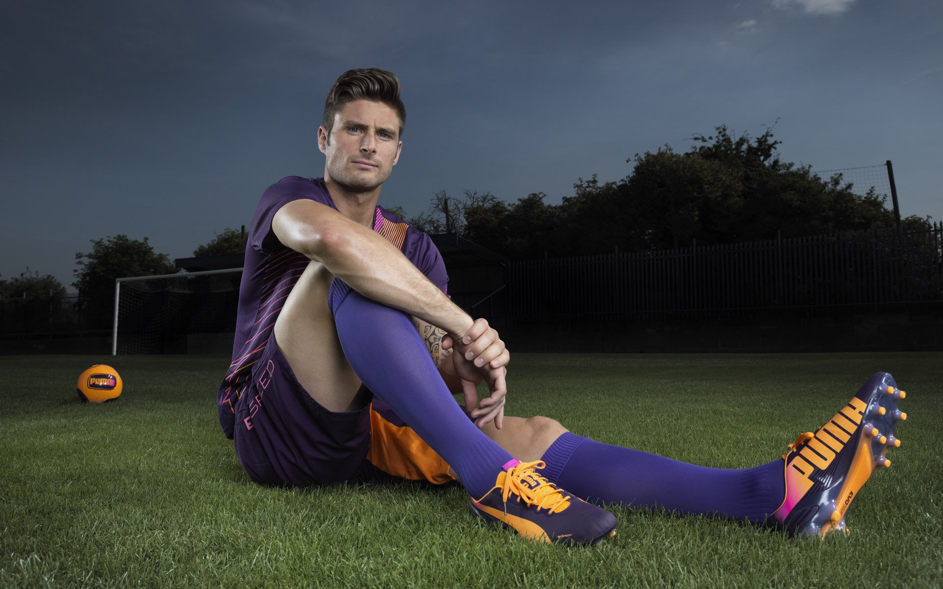 世界杯:阿根廷球迷在城市广场连夜唱歌 引来当地居民加入合唱